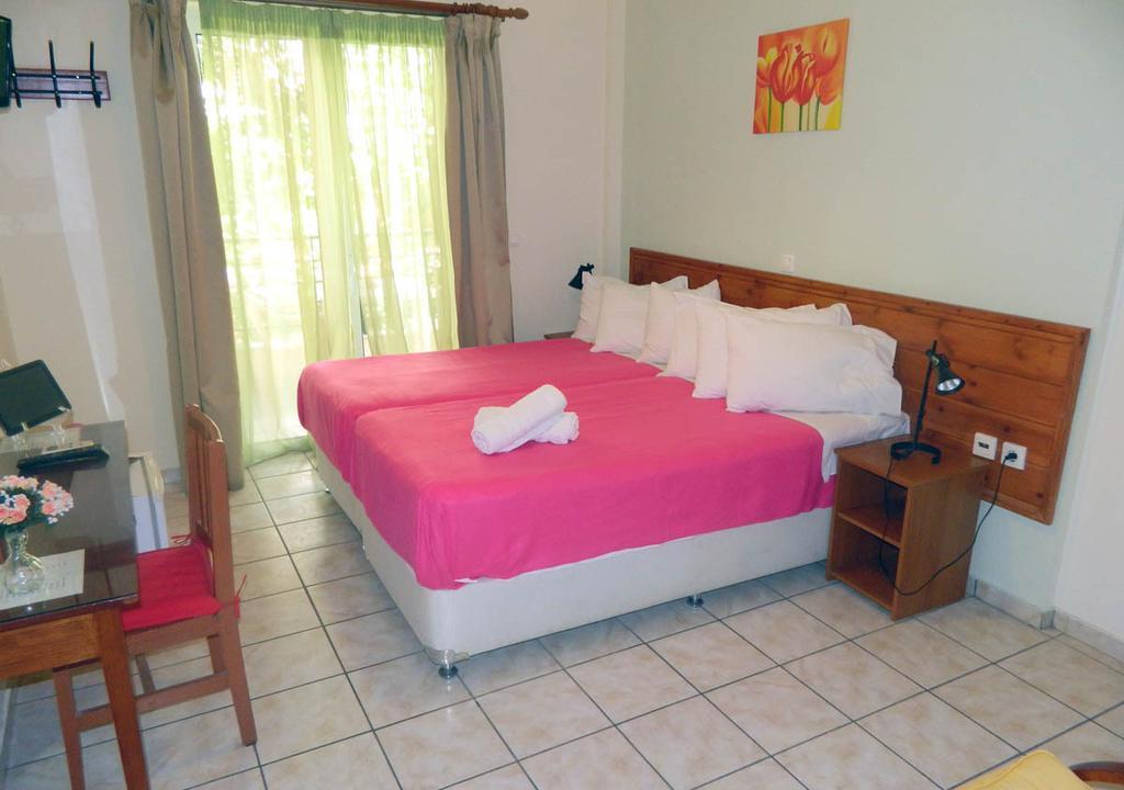 Hotel Peridromos Levádeia Habitación foto