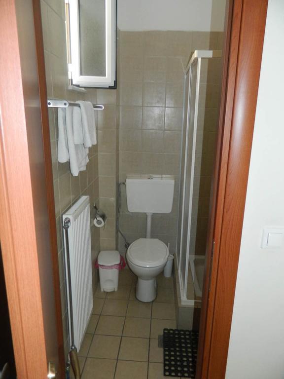 Hotel Peridromos Levádeia Habitación foto