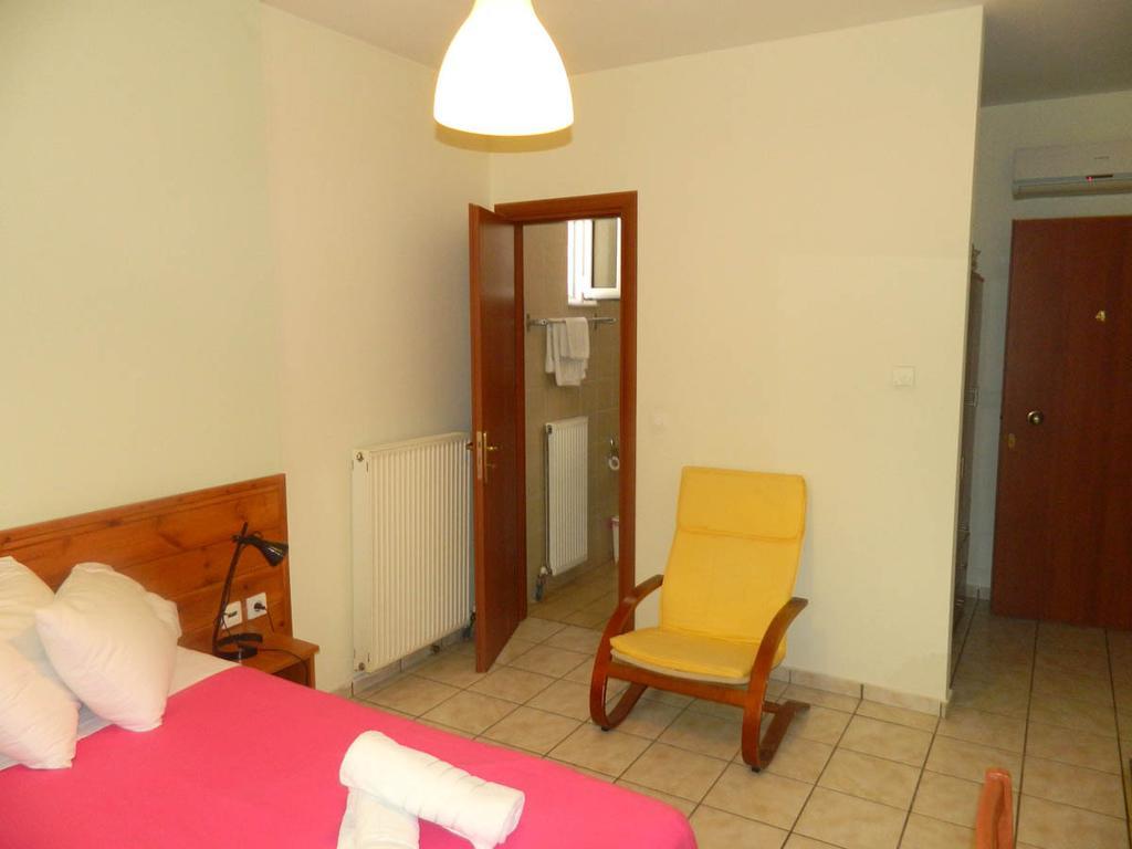 Hotel Peridromos Levádeia Habitación foto