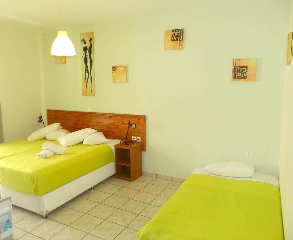 Hotel Peridromos Levádeia Habitación foto