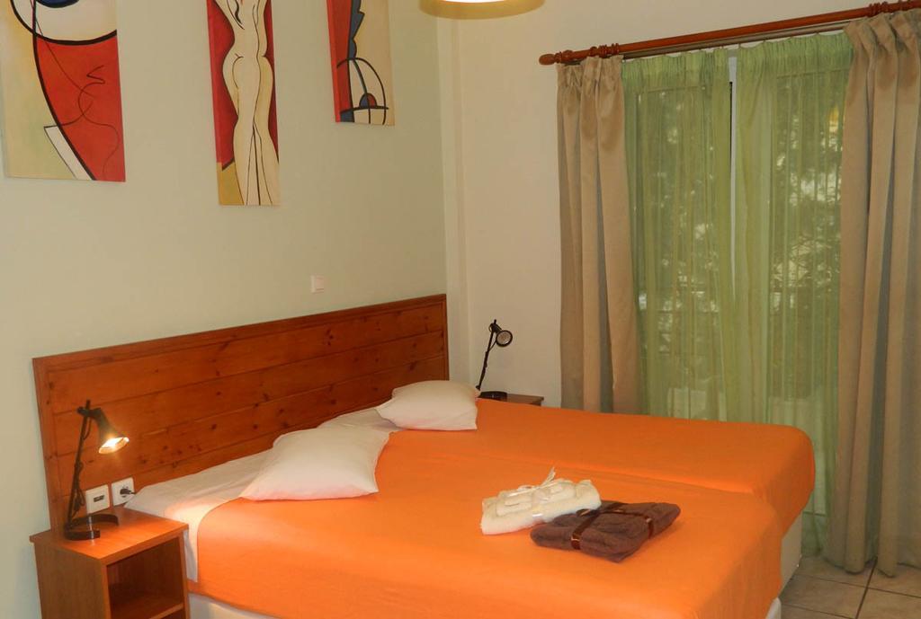 Hotel Peridromos Levádeia Habitación foto
